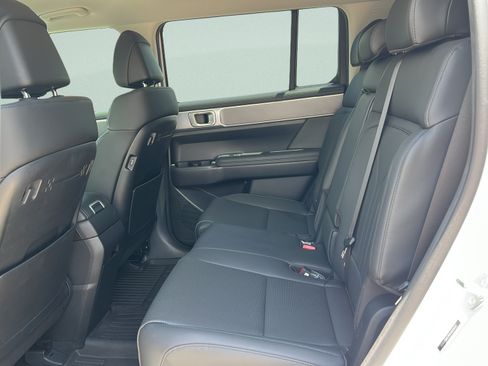 Used 2025 Hyundai Santa Fe SEL FWD image 10