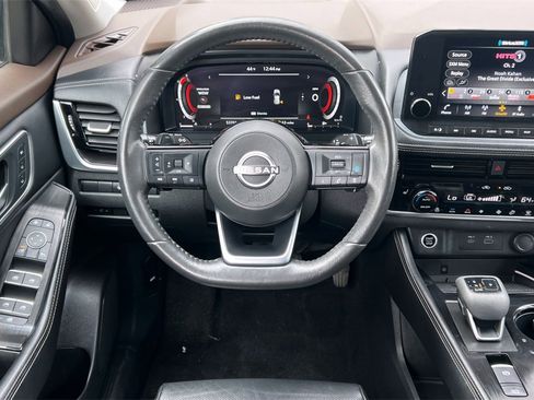 Used 2022 Nissan Rogue Platinum w/ Head-Up Display Package image 16