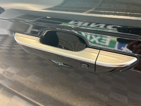 New 2025 Kia Carnival FWD image 9