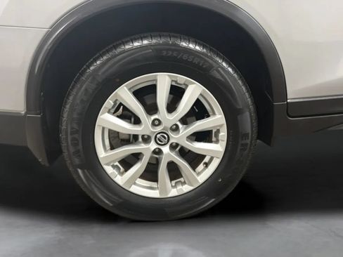 Used 2017 Nissan Rogue SV FWD image 25