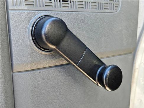 Used 2009 Ford E-150 and Econoline 150 image 9