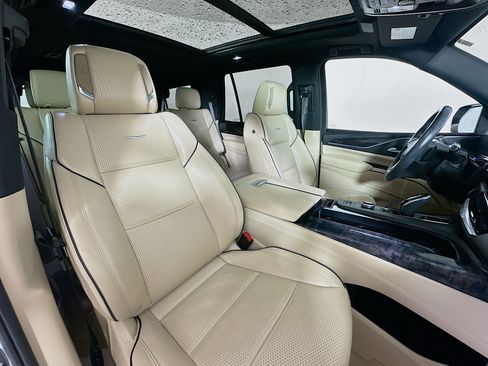 Used 2022 Cadillac Escalade Premium Luxury w/ Performance Package AWD/4WD image 30