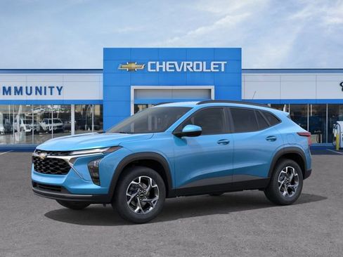 New 2026 Chevrolet Trax LT w/ Driver Confidence Package image 2