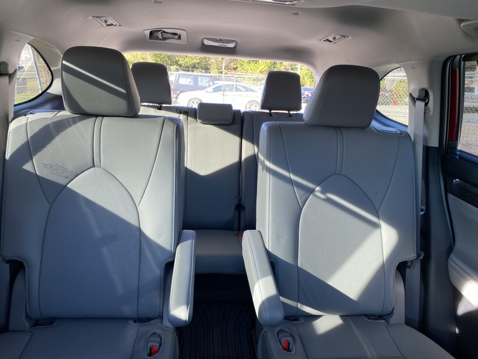 Used 2025 Toyota Highlander Limited AWD/4WD image 23