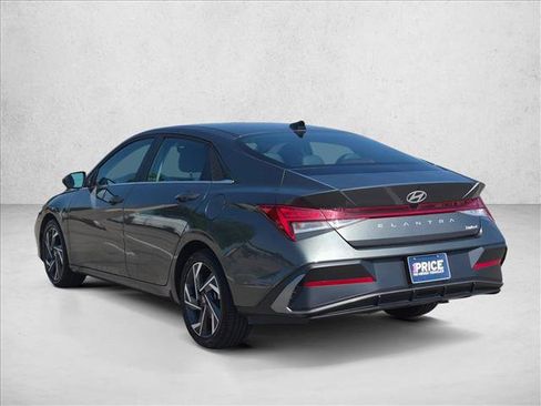 Used 2025 Hyundai Elantra Limited FWD image 8