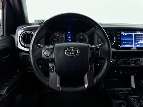 Used 2020 Toyota Tacoma TRD Sport w/ Technology Package AWD/4WD image 3