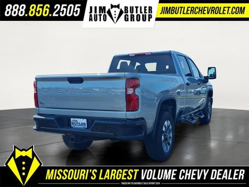 Used 2025 Chevrolet Silverado 2500 Custom w/ Custom Value Package image 4