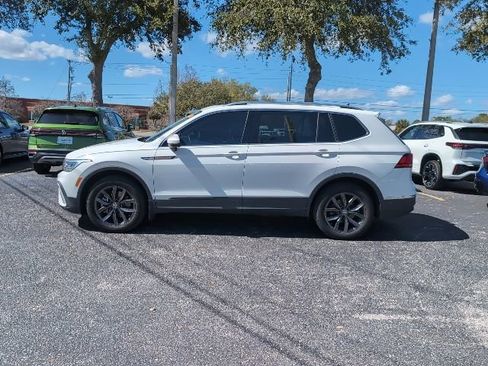 Used 2022 Volkswagen Tiguan SE image 3