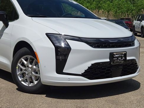 New 2027 Chrysler Pacifica Select FWD image 2