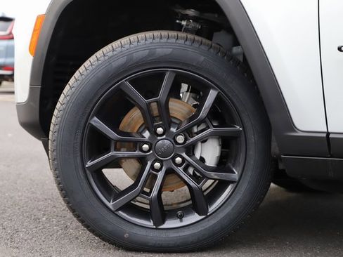 New 2025 Jeep Grand Cherokee Limited image 2