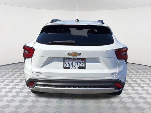Used 2024 Chevrolet Trax LT FWD image 6