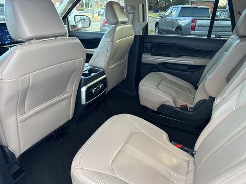 Used 2024 Ford Expedition Limited image 19
