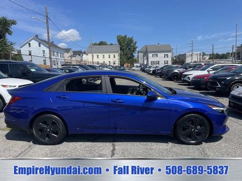 Used 2023 Hyundai Elantra SEL FWD image 3