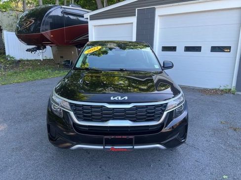 Used 2023 Kia Seltos LX AWD/4WD image 1