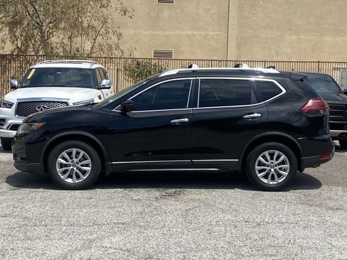Used 2019 Nissan Rogue SV FWD image 3