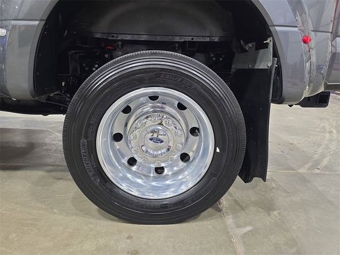 Used 2022 Ford F450 Lariat w/ FX4 Off-Road Package image 33