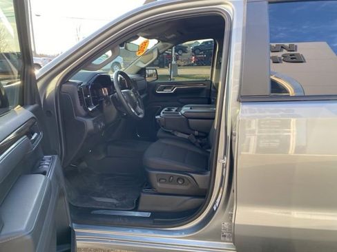 Used 2025 Chevrolet Silverado 1500 LT AWD/4WD image 11