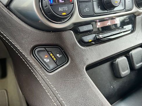 Used 2018 Chevrolet Suburban LT image 24