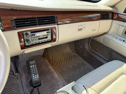 Used 1995 Cadillac De Ville Concours FWD image 14