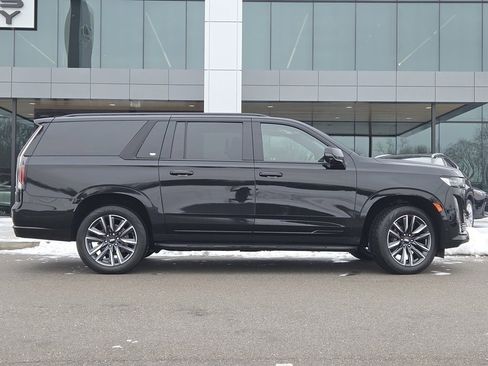 Used 2021 Cadillac Escalade ESV Sport w/ Driver Assist Tech Package image 30