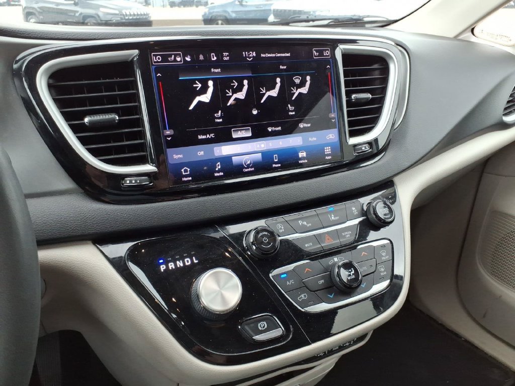 Used 2022 Chrysler Pacifica Touring-L FWD image 12