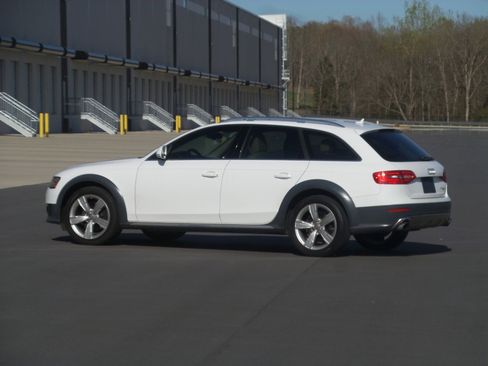 Used 2013 Audi A4 Premium Plus w/ Premium Plus Pkg image 4