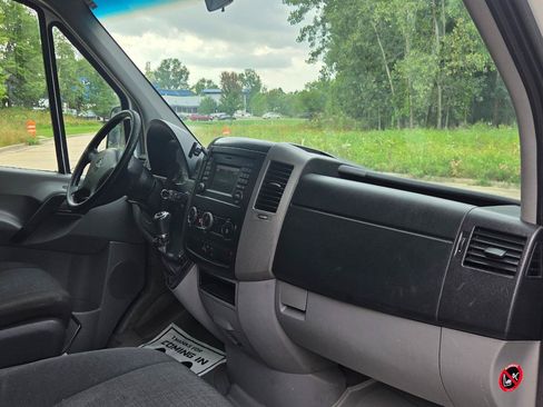 Used 2014 Freightliner Sprinter 2500 RWD image 29