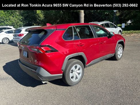 Used 2022 Toyota RAV4 LE AWD/4WD image 3