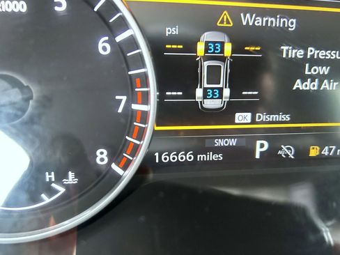 Used 2024 Nissan Pathfinder SL image 13