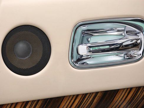 Used 2015 Rolls-Royce Wraith RWD image 95