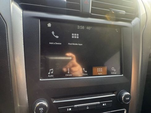 Used 2018 Ford Fusion SE w/ Fusion SE Technology Package image 15