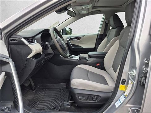 Used 2021 Toyota RAV4 XLE w/ Convenience Package AWD/4WD image 16