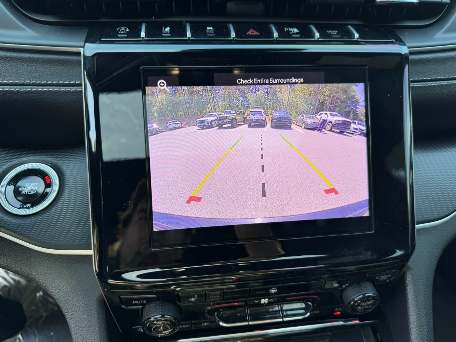 Certified 2025 Jeep Grand Cherokee Altitude AWD/4WD image 29