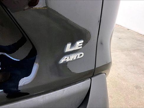 Used 2021 Toyota RAV4 LE AWD/4WD image 24