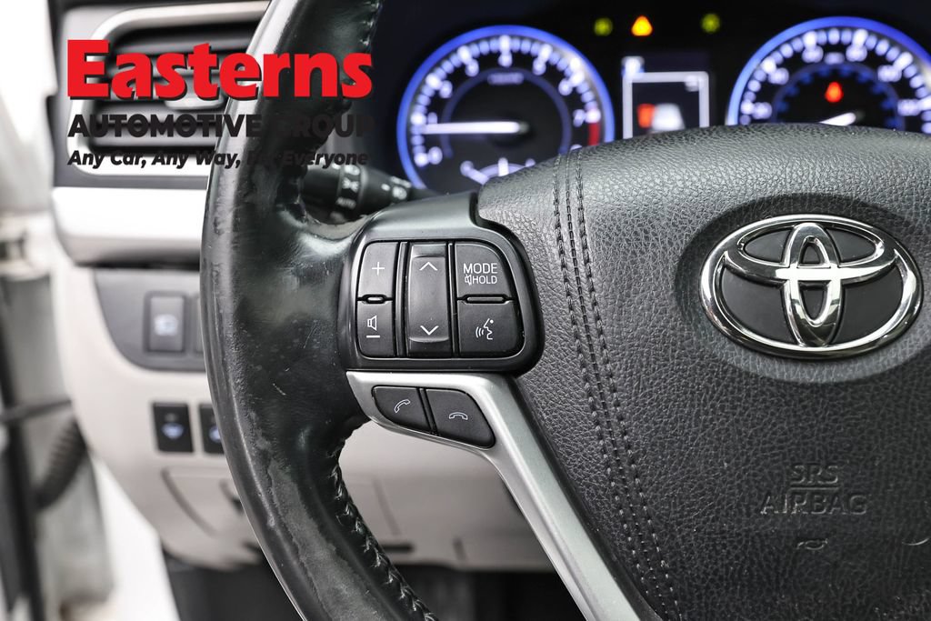 Used 2017 Toyota Highlander Limited Platinum AWD/4WD image 17