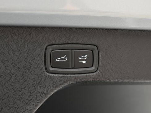 Certified 2025 Porsche Macan 4S Electric image 18