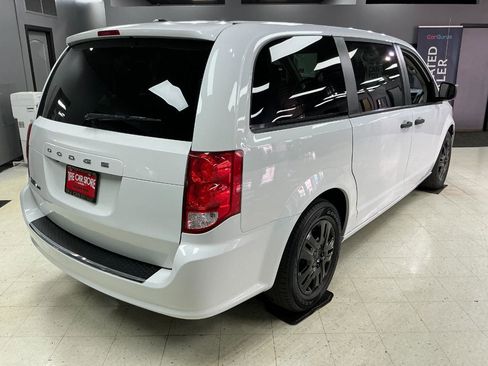 Used 2019 Dodge Grand Caravan SE w/ UConnect Hands-Free Group image 3