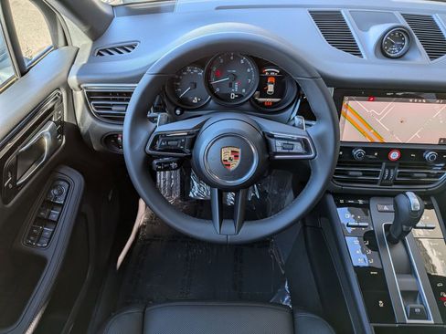 New 2026 Porsche Macan image 17