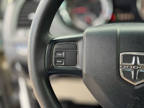 Used 2016 Dodge Grand Caravan SXT FWD image 16