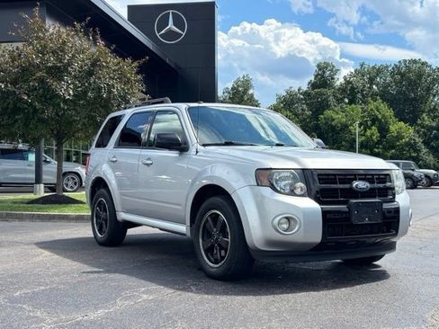 Used 2010 Ford Escape XLT FWD image 1