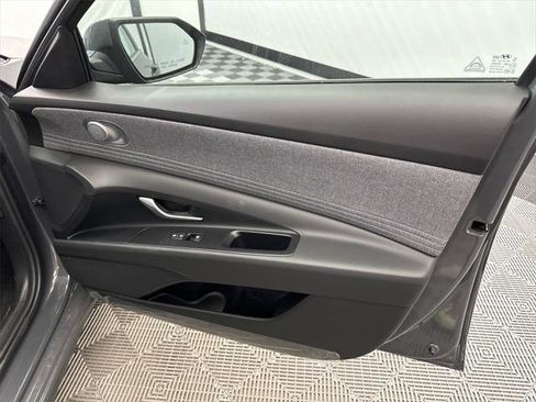 New 2025 Hyundai Elantra Limited image 15