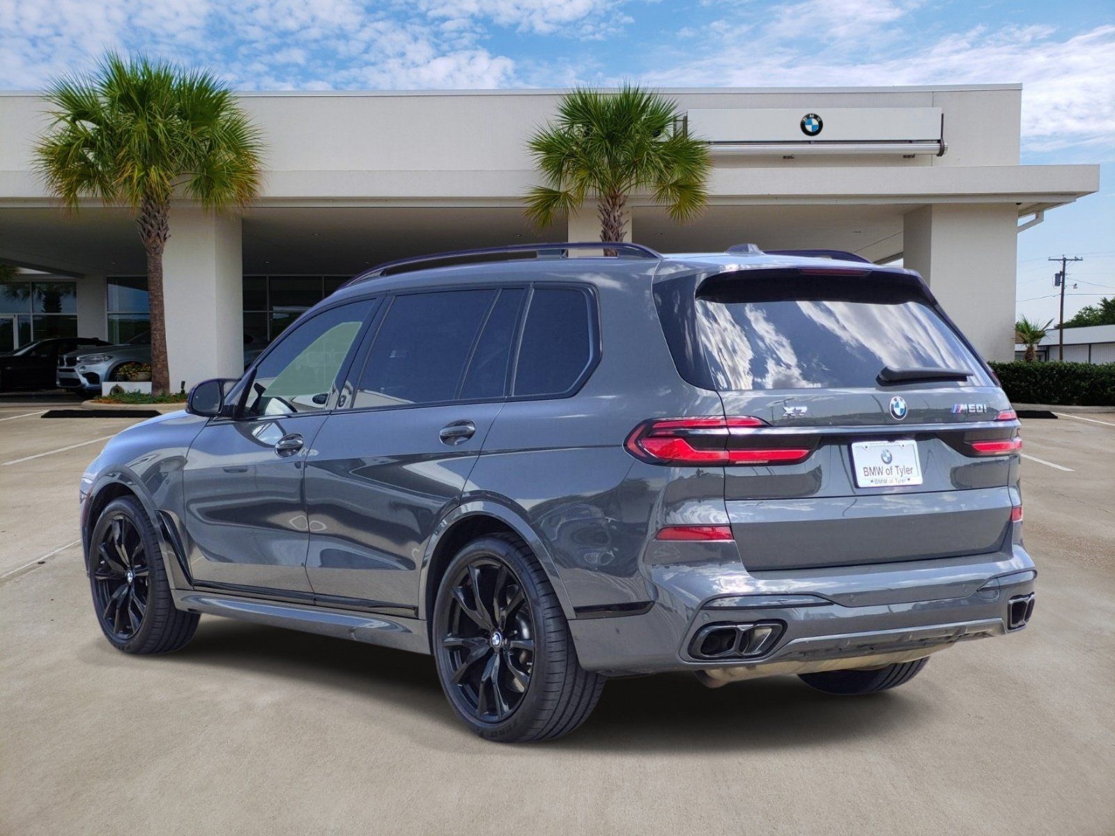 Used 2024 BMW X7 M60i w/ M Sport Professional Package AWD/4WD image 4