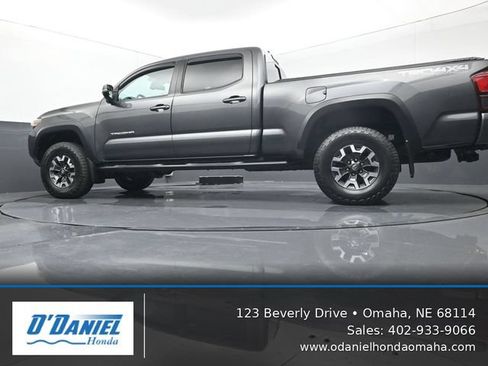 Used 2018 Toyota Tacoma TRD Off-Road w/ Technology Package AWD/4WD image 10