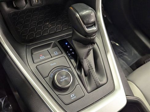 Used 2023 Toyota RAV4 XLE Premium image 14