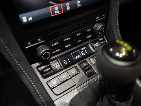 Used 2024 Porsche 718 Cayman GT4 RS RWD image 15
