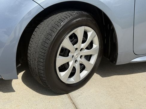 Used 2021 Toyota Corolla LE FWD image 18