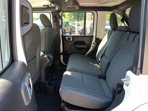 Certified 2024 Jeep Wrangler Unlimited w/ Convenience Group AWD/4WD image 10