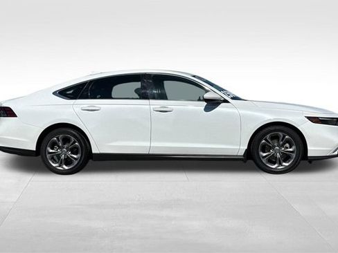 Used 2023 Honda Accord EX image 3
