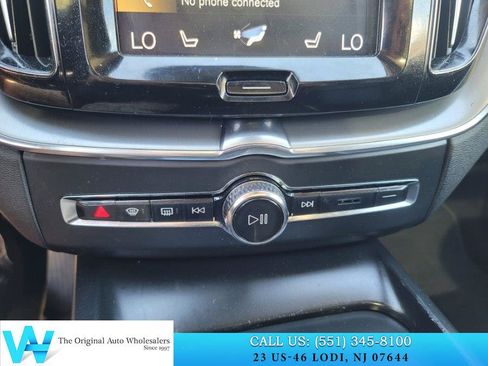 Used 2018 Volvo XC60 T5 Momentum w/ Vision Package AWD/4WD image 19