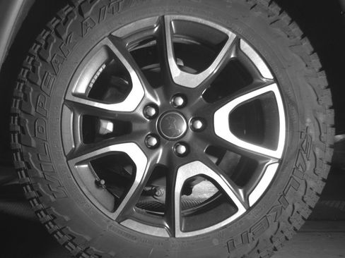 Used 2025 Jeep Compass Trailhawk AWD/4WD image 14